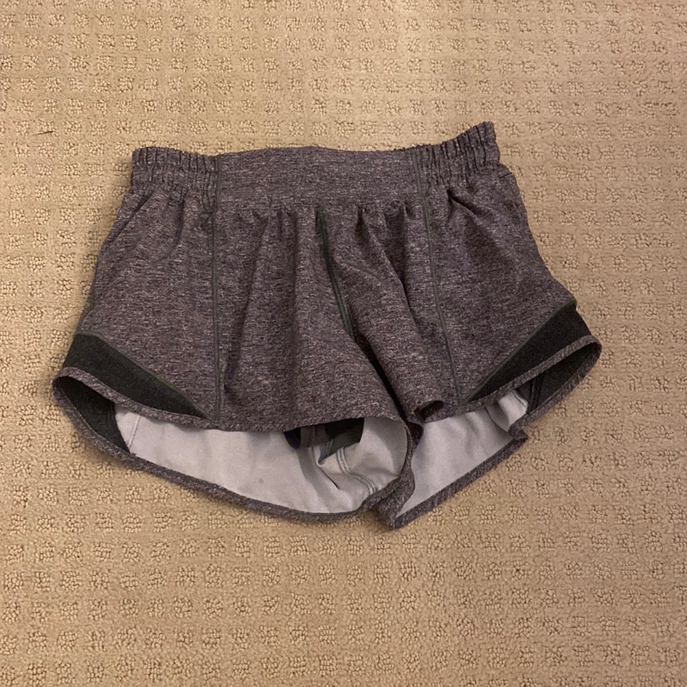 lululemon hotty hot size 2 length 2.5 low rise shorts